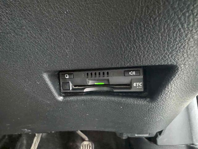 シエンタ ハイブリッド　ファンベースＧ　ＥＴＣ　ナビ　ＴＶ　オートクルーズコントロール　レーンアシスト　衝突被害軽減システム　両側電動スライドドア　オートマチックハイビーム　スマートキー　電動格納ミラー　シートヒーター　ＣＶＴ　ＣＤ（7枚目）