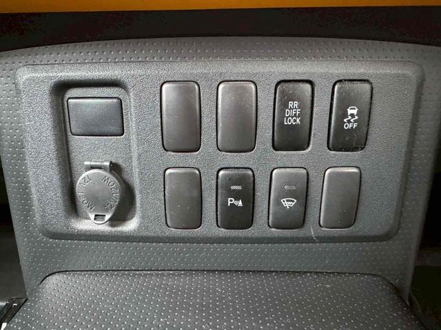 【コーナーセンサー】駐車時など障害物をセンサーが察知しアラームで教えてくれます！あると便利な装備です☆