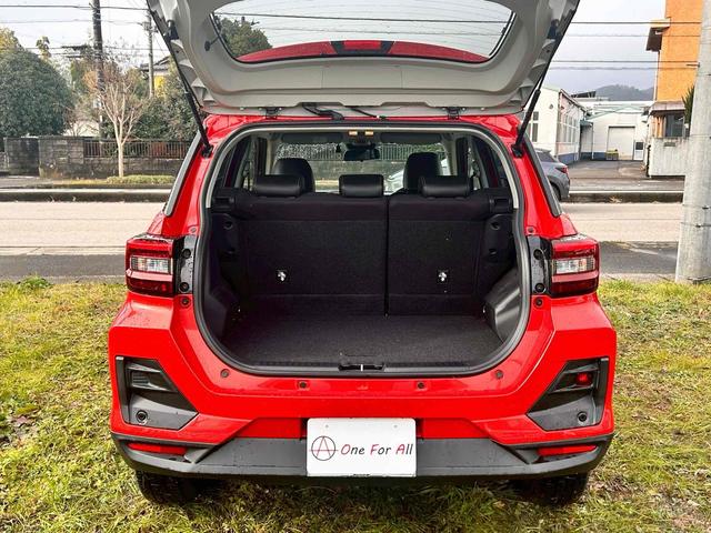 ロッキー プレミアム　ＥＴＣ　バックカメラ　クリアランスソナー　オートクルーズコントロール　レーンアシスト　衝突被害軽減システム　ナビ　ＴＶ　ＬＥＤヘッドランプ　アルミホイール　スマートキー　アイドリングストップ（3枚目）