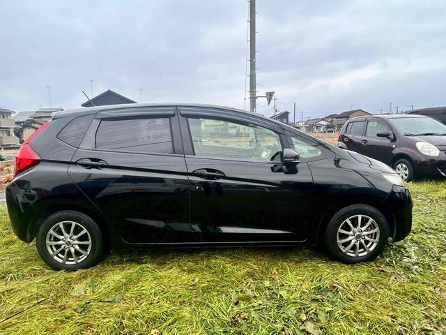 フィット １３Ｇ・Ｆパッケージ　ＥＴＣ　バックカメラ　ナビ　ＴＶ　アルミホイール　スマートキー　アイドリングストップ　ＣＶＴ　盗難防止システム　衝突安全ボディ　ＡＢＳ　ＥＳＣ　ＣＤ　ＤＶＤ再生　ＵＳＢ　Ｂｌｕｅｔｏｏｔｈ　エアコン（6枚目）