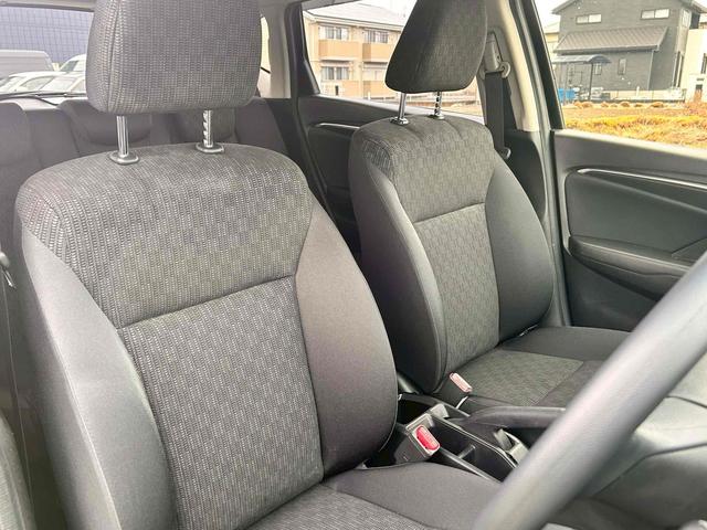 フィット １３Ｇ・Ｆパッケージ　ＥＴＣ　バックカメラ　ナビ　ＴＶ　アルミホイール　スマートキー　アイドリングストップ　ＣＶＴ　盗難防止システム　衝突安全ボディ　ＡＢＳ　ＥＳＣ　ＣＤ　ＤＶＤ再生　ＵＳＢ　Ｂｌｕｅｔｏｏｔｈ　エアコン（20枚目）