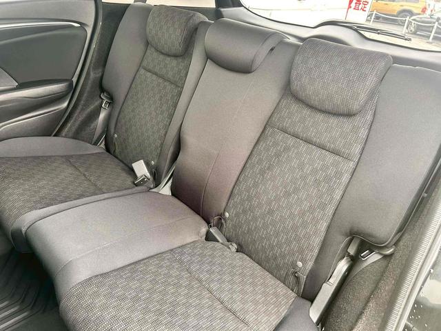 フィット １３Ｇ・Ｆパッケージ　ＥＴＣ　バックカメラ　ナビ　ＴＶ　アルミホイール　スマートキー　アイドリングストップ　ＣＶＴ　盗難防止システム　衝突安全ボディ　ＡＢＳ　ＥＳＣ　ＣＤ　ＤＶＤ再生　ＵＳＢ　Ｂｌｕｅｔｏｏｔｈ　エアコン（22枚目）