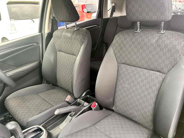 フィット １３Ｇ・Ｆパッケージ　ＥＴＣ　バックカメラ　ナビ　ＴＶ　アルミホイール　スマートキー　アイドリングストップ　ＣＶＴ　盗難防止システム　衝突安全ボディ　ＡＢＳ　ＥＳＣ　ＣＤ　ＤＶＤ再生　ＵＳＢ　Ｂｌｕｅｔｏｏｔｈ　エアコン（23枚目）