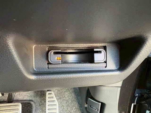 アルトワークス ベースグレード　ＥＴＣ　クリアランスソナー　レーンアシスト　衝突被害軽減システム　オートライト　ＨＩＤ　スマートキー　アイドリングストップ　電動格納ミラー　ＡＴ　盗難防止システム　ＡＢＳ　ＥＳＣ　ＣＤ　アルミホイール（5枚目）