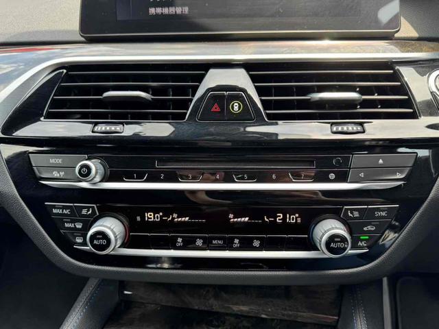 ５２３ｄ　Ｍスポーツ　ドライブレコーダー　ＥＴＣ　クリアランスソナー　オートクルーズコントロール　全周囲カメラ　ナビ　ＴＶ　アルミホイール　オートライト　ＡＴ　スマートキー　電動リアゲート　盗難防止システム　パワーシート（画像9）