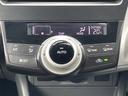 【オートエアコン】一度お好みの温度に設定すれば、車内の温度を検知し風量や温度を自動で調整。暑い…寒い…と何度もスイッチ操作をする必要はありません。快適な車内空間には必須の機能ですね♪