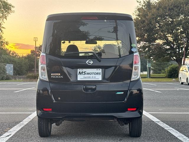 デイズルークス S フルフラットシート ベンチS PS 両席エアバック アイドルストップ オートエアコン キーレスエントリーシステム ナビ エアーバッグ ABS 衝突安全ボディ パワーウインド(6枚目)