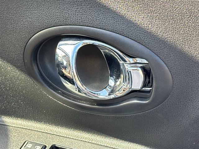 マーチ 12X 30thハピネス 電動格納ミラー パワーステアリング 衝突安全ボディ パワーウィンドウ ETC ABS ナビ 盗難防止システム エアコン(19枚目)