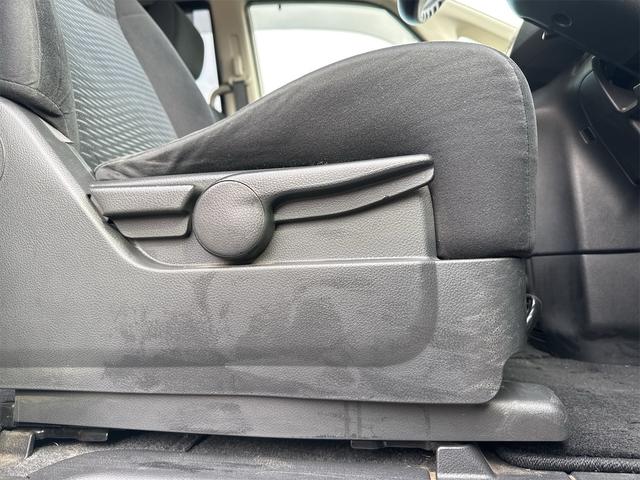 セレナ ２０Ｘ　Ｓ－ハイブリッド　ｉ－ｓｔｏｐ　両面パワースライド　ナビＴＶ　キーレスエントリー　横滑り防止機能　フルフラット　寒冷地仕様　ＡＢＳ　Ｃコントロール　３列シート　ダブルエアコン　ウォークスルー　ＰＳ　パワーウィンドウ（12枚目）