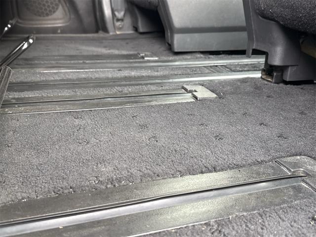 セレナ ２０Ｘ　Ｓ－ハイブリッド　ｉ－ｓｔｏｐ　両面パワースライド　ナビＴＶ　キーレスエントリー　横滑り防止機能　フルフラット　寒冷地仕様　ＡＢＳ　Ｃコントロール　３列シート　ダブルエアコン　ウォークスルー　ＰＳ　パワーウィンドウ（33枚目）