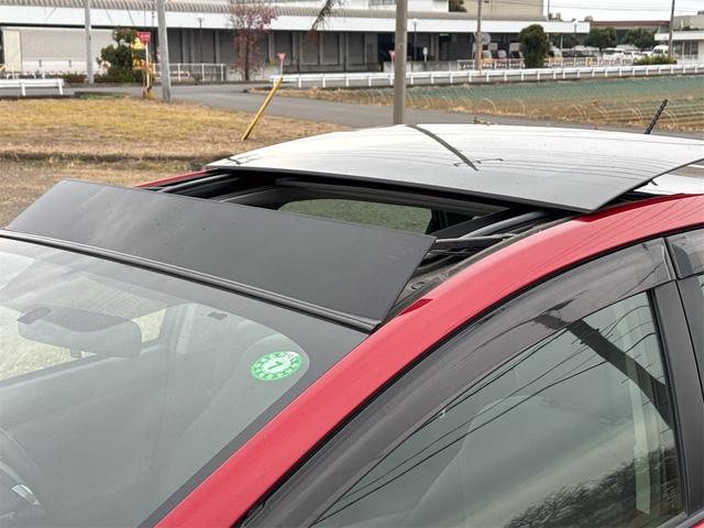 プリウス S ムーンルーフ ETC装備 Bモニタ- ワンセグ視聴可 AUTOライト BLUETOOTH アイドリングストップ搭載 ナビTV インテリキー イモビライザー 衝突安全ボディ 横スベリ防止 ABS(10枚目)