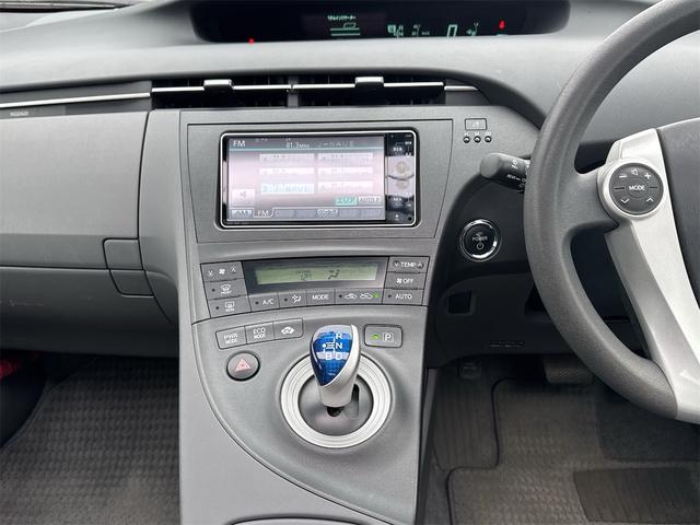 プリウス S ムーンルーフ ETC装備 Bモニタ- ワンセグ視聴可 AUTOライト BLUETOOTH アイドリングストップ搭載 ナビTV インテリキー イモビライザー 衝突安全ボディ 横スベリ防止 ABS(19枚目)