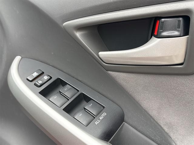 プリウス S ムーンルーフ ETC装備 Bモニタ- ワンセグ視聴可 AUTOライト BLUETOOTH アイドリングストップ搭載 ナビTV インテリキー イモビライザー 衝突安全ボディ 横スベリ防止 ABS(30枚目)