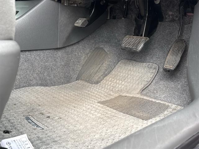 プリウス S ムーンルーフ ETC装備 Bモニタ- ワンセグ視聴可 AUTOライト BLUETOOTH アイドリングストップ搭載 ナビTV インテリキー イモビライザー 衝突安全ボディ 横スベリ防止 ABS(31枚目)