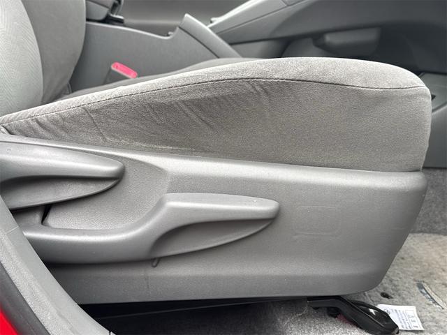 プリウス S ムーンルーフ ETC装備 Bモニタ- ワンセグ視聴可 AUTOライト BLUETOOTH アイドリングストップ搭載 ナビTV インテリキー イモビライザー 衝突安全ボディ 横スベリ防止 ABS(32枚目)