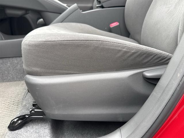 プリウス S ムーンルーフ ETC装備 Bモニタ- ワンセグ視聴可 AUTOライト BLUETOOTH アイドリングストップ搭載 ナビTV インテリキー イモビライザー 衝突安全ボディ 横スベリ防止 ABS(38枚目)