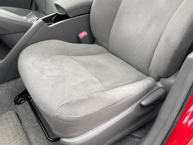 プリウス S ムーンルーフ ETC装備 Bモニタ- ワンセグ視聴可 AUTOライト BLUETOOTH アイドリングストップ搭載 ナビTV インテリキー イモビライザー 衝突安全ボディ 横スベリ防止 ABS(39枚目)