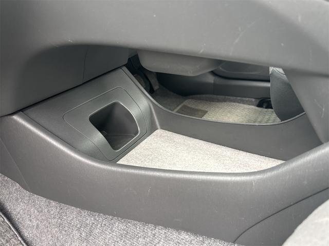 プリウス S ムーンルーフ ETC装備 Bモニタ- ワンセグ視聴可 AUTOライト BLUETOOTH アイドリングストップ搭載 ナビTV インテリキー イモビライザー 衝突安全ボディ 横スベリ防止 ABS(42枚目)