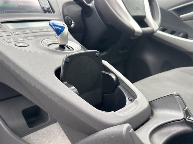 プリウス S ムーンルーフ ETC装備 Bモニタ- ワンセグ視聴可 AUTOライト BLUETOOTH アイドリングストップ搭載 ナビTV インテリキー イモビライザー 衝突安全ボディ 横スベリ防止 ABS(44枚目)