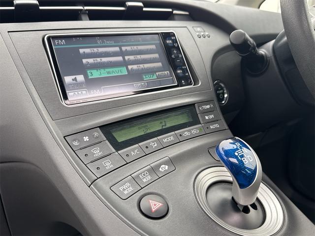 プリウス S ムーンルーフ ETC装備 Bモニタ- ワンセグ視聴可 AUTOライト BLUETOOTH アイドリングストップ搭載 ナビTV インテリキー イモビライザー 衝突安全ボディ 横スベリ防止 ABS(45枚目)