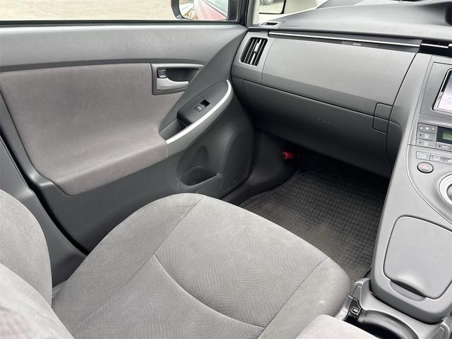 プリウス S ムーンルーフ ETC装備 Bモニタ- ワンセグ視聴可 AUTOライト BLUETOOTH アイドリングストップ搭載 ナビTV インテリキー イモビライザー 衝突安全ボディ 横スベリ防止 ABS(46枚目)