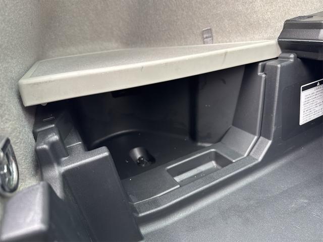 プリウス S ムーンルーフ ETC装備 Bモニタ- ワンセグ視聴可 AUTOライト BLUETOOTH アイドリングストップ搭載 ナビTV インテリキー イモビライザー 衝突安全ボディ 横スベリ防止 ABS(65枚目)