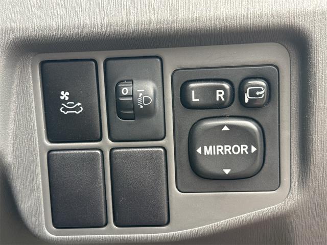 プリウス S ムーンルーフ ETC装備 Bモニタ- ワンセグ視聴可 AUTOライト BLUETOOTH アイドリングストップ搭載 ナビTV インテリキー イモビライザー 衝突安全ボディ 横スベリ防止 ABS(76枚目)