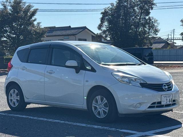 ノート Ｘ　ＤＩＧ－Ｓ　エマージェンシーブレーキパッケージ　Ｂｌｕｅｔｏｏｔｈオーディオ　ＶＤＣ　レーンアシスト　ＥＴＣ　キーレスエントリー　ナビＴＶ　ＡＢＳ　エマージェンシブレーキ　セキュリティーアラーム　フルセグ地デジ　インテリキ－　リアカメラ（3枚目）