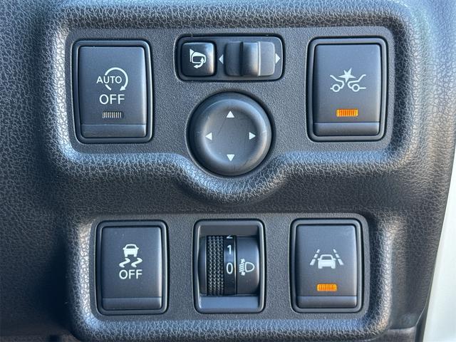 ノート Ｘ　ＤＩＧ－Ｓ　エマージェンシーブレーキパッケージ　Ｂｌｕｅｔｏｏｔｈオーディオ　ＶＤＣ　レーンアシスト　ＥＴＣ　キーレスエントリー　ナビＴＶ　ＡＢＳ　エマージェンシブレーキ　セキュリティーアラーム　フルセグ地デジ　インテリキ－　リアカメラ（18枚目）