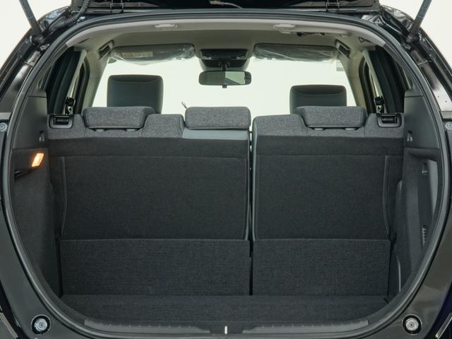 フィット ｅ：ＨＥＶＲＳ　当社デモカー９インチコネクトディスプレイ誤発進抑制機能後方誤発進抑制機能渋滞追従機能付きＡＣＣＬＥＤオートライトオートハイビームパーキングセンサーレーンキープアシストサイドエアバッグ　ナビ＆ＴＶ　禁煙（12枚目）