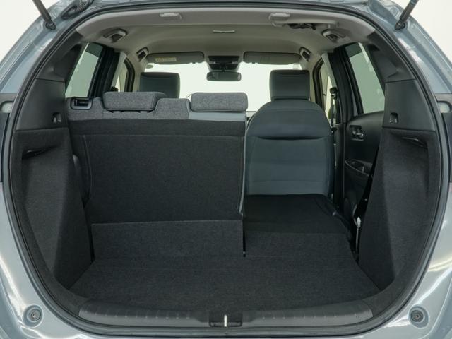 フィット ＲＳ　当社デモカー　９インチプレミアムインターナビ　バックカメラ　ホンダセンシング　ＬＥＤオートライト　パーキングソナー　ＵＳＢポート　コーナーセンサー　イモビライザー　地デジフルセグ　リアカメラ　エアコン（13枚目）