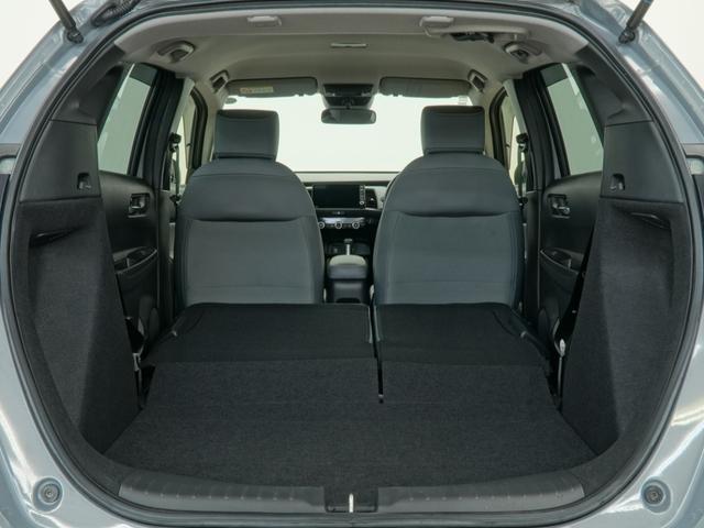 フィット ＲＳ　当社デモカー　９インチプレミアムインターナビ　バックカメラ　ホンダセンシング　ＬＥＤオートライト　パーキングソナー　ＵＳＢポート　コーナーセンサー　イモビライザー　地デジフルセグ　リアカメラ　エアコン（14枚目）