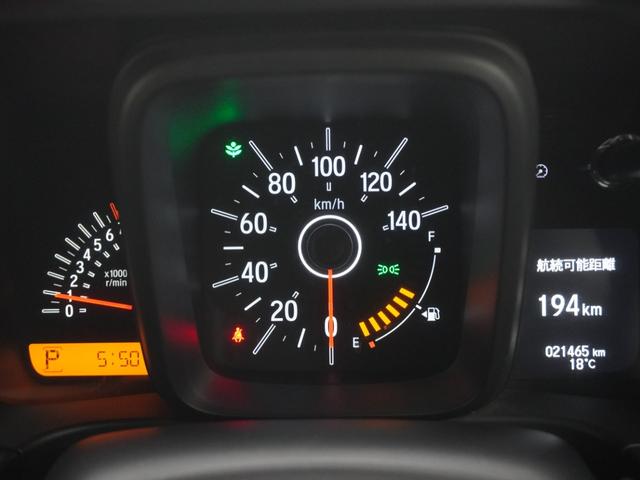 ���F���̗ǂ��傫�߂̃A�i���O���[�^�[�ƁA�l�X�ȏ���\���\�ȃ}���`�C���t�H���[�V�����f�B�X�v���C�ŁA�^�]���̊m�F�����₷�����S�^�]�ɖ𗧂��܂��B