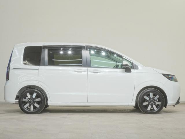 フリード エアーＥＸ　当社デモカー　１１．４インチホンダコネクトナビ　リアクーラー　シートヒーター　バックカメラ　両側電動スライドドア　ホンダセンシング　ＬＥＤオートライト　パーキングソナー　バックモニター　ＤＶＤ　禁煙（8枚目）