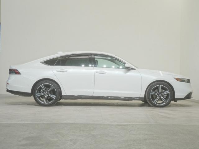 アコード ｅ：ＨＥＶ　当社デモカー１２．３インチコネクトディスプレイＨｏｎｄａＳＥＮＳＩＮＧ３６０シートヒーターパワーシートＢＯＳＥプレミアムサウンドシステムアダプティブ・ダンパー・システム　フルセグテレビ　ＡＢＳ　ＵＳＢ（8枚目）