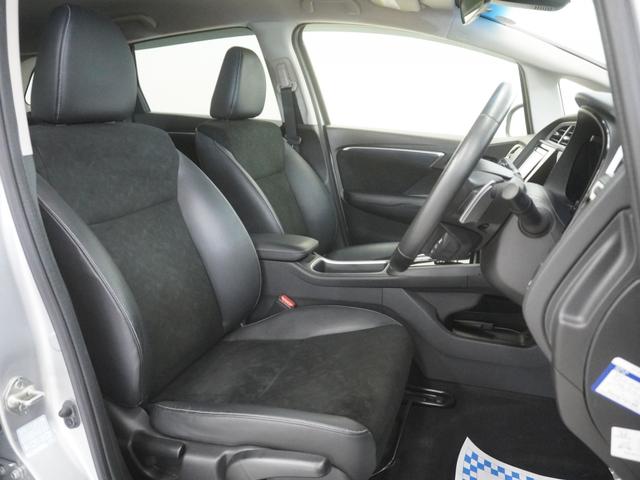 �^�]�Ȃ̃X�y�[�X�͂�����肵�Ă��āA���E���L���m�ۂ���Ă���̂ŕ��i�̉^�]���烍���O�h���C�u�܂ŉ��K�ł��B