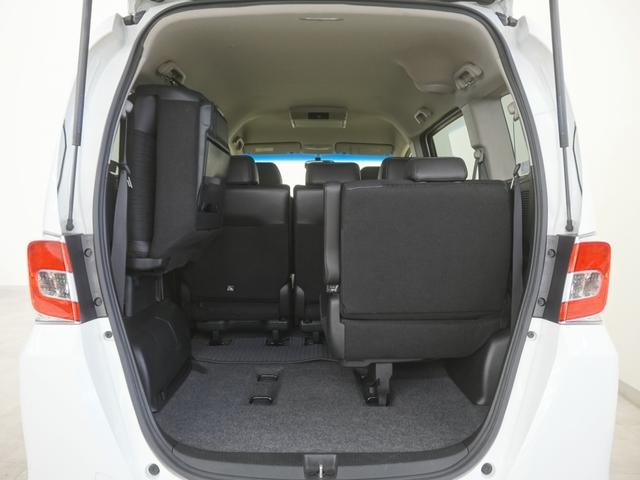 フリード Ｇプレミアムエディション　インターナビ　純正１１インチ後席モニター　ＨＩＤヘッドライト　両側電動スライドドア　クルーズコントロール　Ｈｏｎｄａスマートキー　プラズマクラスター機能搭載フルオートエアコン　２列目ベンチシート（14枚目）