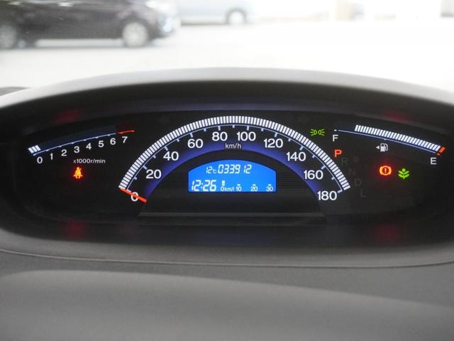 フリード Ｇプレミアムエディション　インターナビ　純正１１インチ後席モニター　ＨＩＤヘッドライト　両側電動スライドドア　クルーズコントロール　Ｈｏｎｄａスマートキー　プラズマクラスター機能搭載フルオートエアコン　２列目ベンチシート（18枚目）