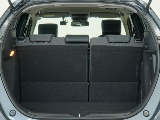 フィット ｅ：ＨＥＶホーム　ワンオーナー　８インチインターナビ　前後ドライブレコーダー　モデューロアルミホイール　ＬＥＤオートライト　オートハイビーム　渋滞追従機能付きＡＣＣ　サイドエアバッグ・サイドカーテンエアバッグ　ＥＴＣ（12枚目）