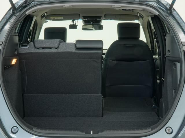 フィット ｅ：ＨＥＶホーム　ワンオーナー　８インチインターナビ　前後ドライブレコーダー　モデューロアルミホイール　ＬＥＤオートライト　オートハイビーム　渋滞追従機能付きＡＣＣ　サイドエアバッグ・サイドカーテンエアバッグ　ＥＴＣ（13枚目）