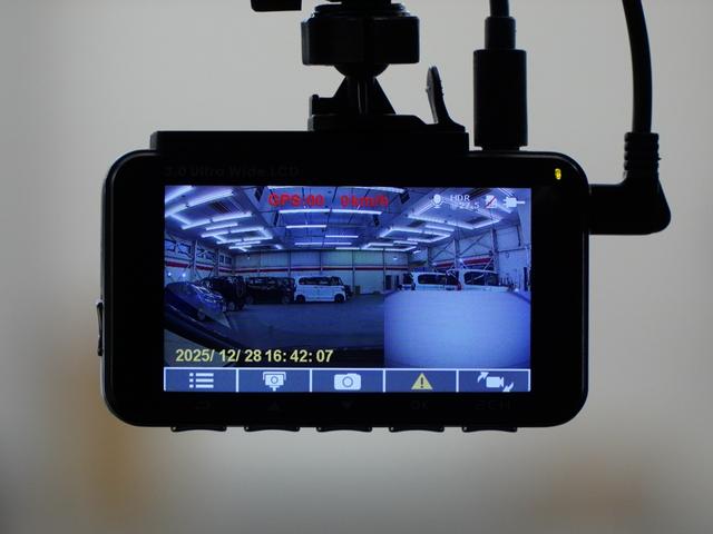 フィット ｅ：ＨＥＶホーム　ワンオーナー　８インチインターナビ　前後ドライブレコーダー　モデューロアルミホイール　ＬＥＤオートライト　オートハイビーム　渋滞追従機能付きＡＣＣ　サイドエアバッグ・サイドカーテンエアバッグ　ＥＴＣ（26枚目）