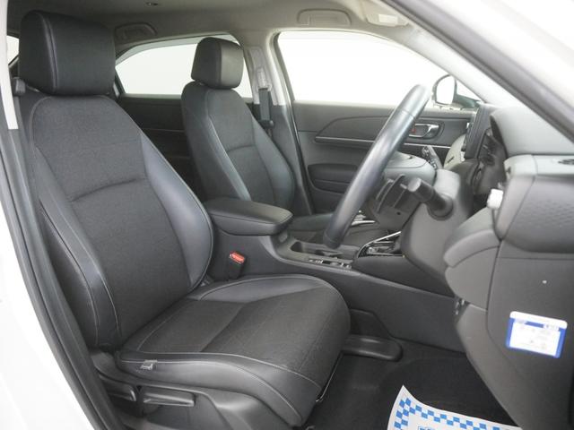 ヴェゼル ｅ：ＨＥＶＺ　ワンオーナー　９インチインターナビ　シートヒーター　ステアリングヒーター　パワーテールゲート　ブラインドスポットインフォメーション　渋滞追従機能付きＡＣＣ　レーンキープアシスト　誤発進抑制機能　ＥＴＣ（11枚目）