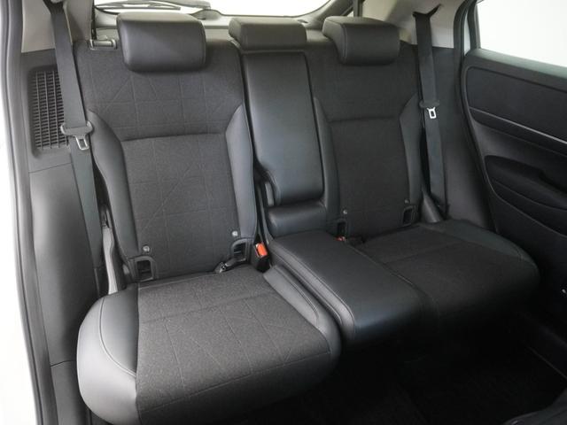 ヴェゼル ｅ：ＨＥＶＺ　ワンオーナー　９インチインターナビ　シートヒーター　ステアリングヒーター　パワーテールゲート　ブラインドスポットインフォメーション　渋滞追従機能付きＡＣＣ　レーンキープアシスト　誤発進抑制機能　ＥＴＣ（12枚目）