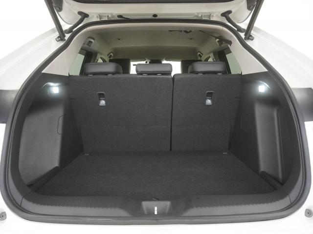 ヴェゼル ｅ：ＨＥＶＺ　ワンオーナー　９インチインターナビ　シートヒーター　ステアリングヒーター　パワーテールゲート　ブラインドスポットインフォメーション　渋滞追従機能付きＡＣＣ　レーンキープアシスト　誤発進抑制機能　ＥＴＣ（13枚目）