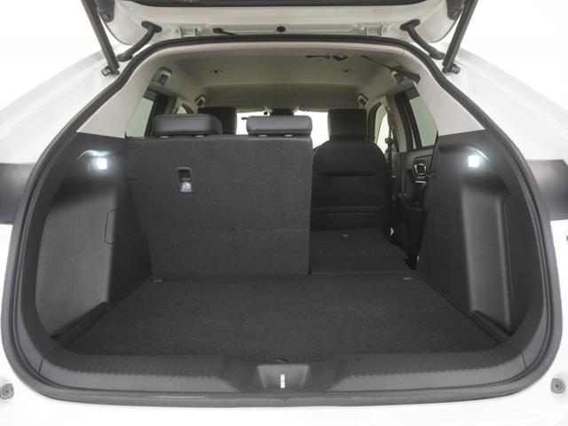 ヴェゼル ｅ：ＨＥＶＺ　ワンオーナー　９インチインターナビ　シートヒーター　ステアリングヒーター　パワーテールゲート　ブラインドスポットインフォメーション　渋滞追従機能付きＡＣＣ　レーンキープアシスト　誤発進抑制機能　ＥＴＣ（14枚目）