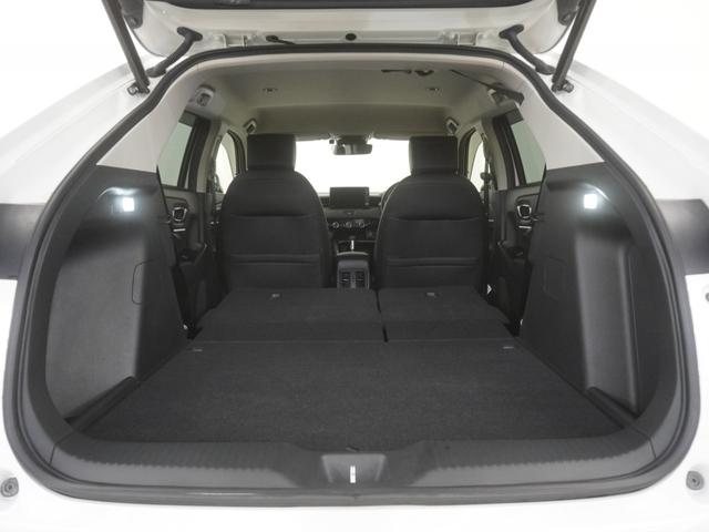 ヴェゼル ｅ：ＨＥＶＺ　ワンオーナー　９インチインターナビ　シートヒーター　ステアリングヒーター　パワーテールゲート　ブラインドスポットインフォメーション　渋滞追従機能付きＡＣＣ　レーンキープアシスト　誤発進抑制機能　ＥＴＣ（15枚目）