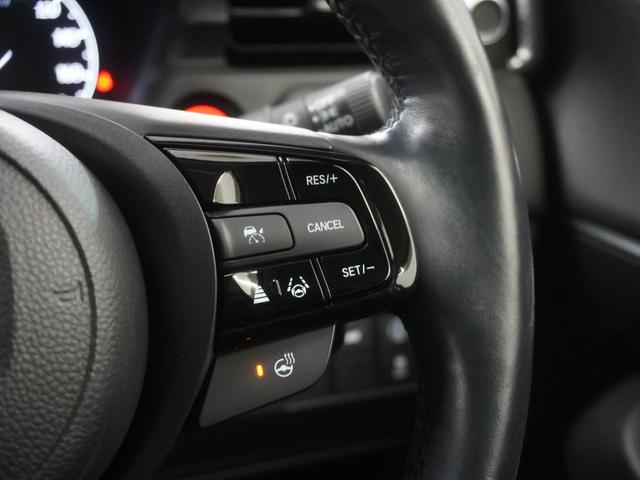 ヴェゼル ｅ：ＨＥＶＺ　ワンオーナー　９インチインターナビ　シートヒーター　ステアリングヒーター　パワーテールゲート　ブラインドスポットインフォメーション　渋滞追従機能付きＡＣＣ　レーンキープアシスト　誤発進抑制機能　ＥＴＣ（25枚目）