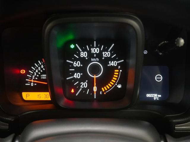 ���F���̗ǂ��傫�߂̃A�i���O���[�^�[�ƁA�l�X�ȏ���\���\�ȃ}���`�C���t�H���[�V�����f�B�X�v���C�ŁA�^�]���̊m�F�����₷�����S�^�]�ɖ𗧂��܂��B