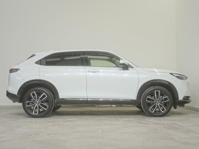 ヴェゼル ｅ：ＨＥＶＺ　ワンオーナー　９インチインターナビ　ドライブレコーダー　シートヒーター　ステアリングヒーター　渋滞追従機能付きＡＣＣ　レーンキープアシスト　サイドエアバッグ・サイドカーテンエアバッグ　ＥＴＣ　シートＨ（8枚目）