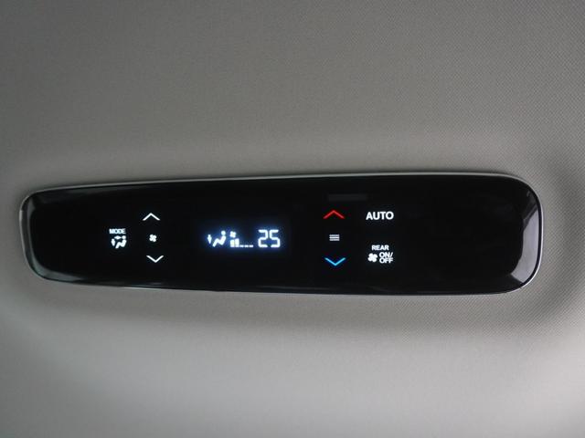 オデッセイハイブリッド ｅ：ＨＥＶアブソルート・ＥＸ　当社デモカー　１１．４インチコネクトナビ　ヒーター付パワーシート　２列目ヒーター付パワーシート　ブラインドスポットインフォメーション　衝突軽減ブレーキ　誤発進抑制機能　後方誤発進抑制機能　本革シート（32枚目）